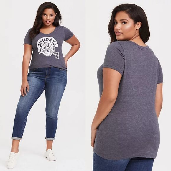 torrid Tops - Torrid Sunday Funday Slate Grey V-Neck Tee Size 2